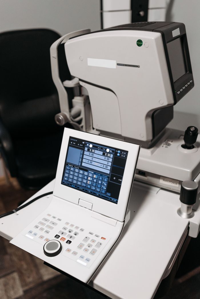 Close-up of diagnostic medical tool with display in a clinic setting, signifying advanced technology.